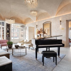 Symphony Lounge