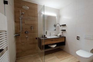 Room & Suite