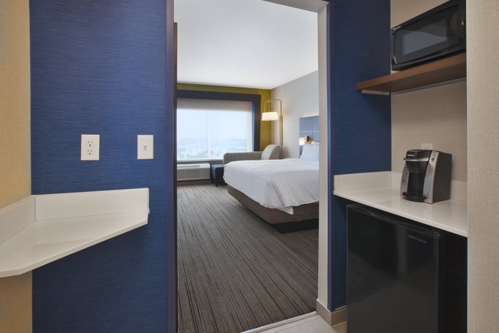 HOLIDAY INN EXPRESS AUBURN HILLS SOUTH $128 ($̶1̶3̶8̶) - Updated 2023 ...