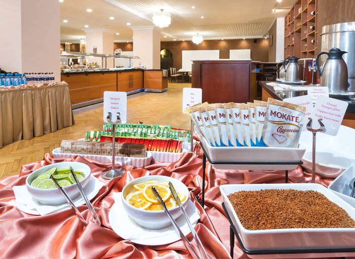 Ani Plaza Hotel. Ани Плаза отель Ереван. Ани Плаза отель.