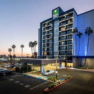 Holiday Inn Express & Suites at Dusk