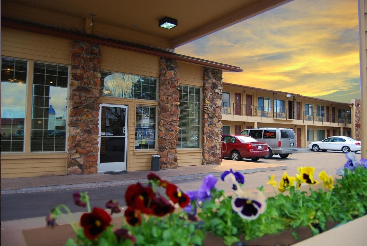 Hotel photo 12 of Cimarron Inn & Suites Klamath Falls.