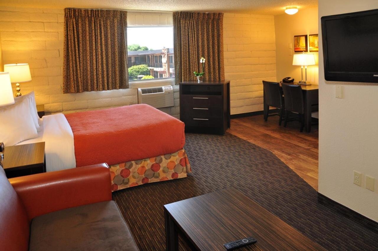 Hotel photo 16 of Cimarron Inn & Suites Klamath Falls.