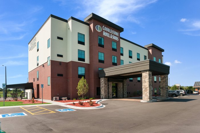 COBBLESTONE HOTEL & SUITES - APPLETON INTERNATIONAL AIRPORT $116 ...