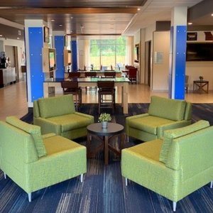 Holiday Inn Express & Suites Warrensburg North, an IHG Hotel in Warrensburg, image may contain: City, Hotel, Office Building, Urban