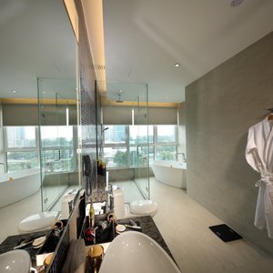 Capri_JB_1BR_Executive_Bathroom
