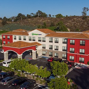 Welcome to Holiday Inn Express & Suites Lake Forest Irvine East