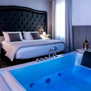 A01F37 Guest Room