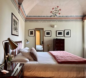 RELAIS SAN MAURIZIO - Prices & Hotel Reviews (Italy/Santo Stefano Belbo ...