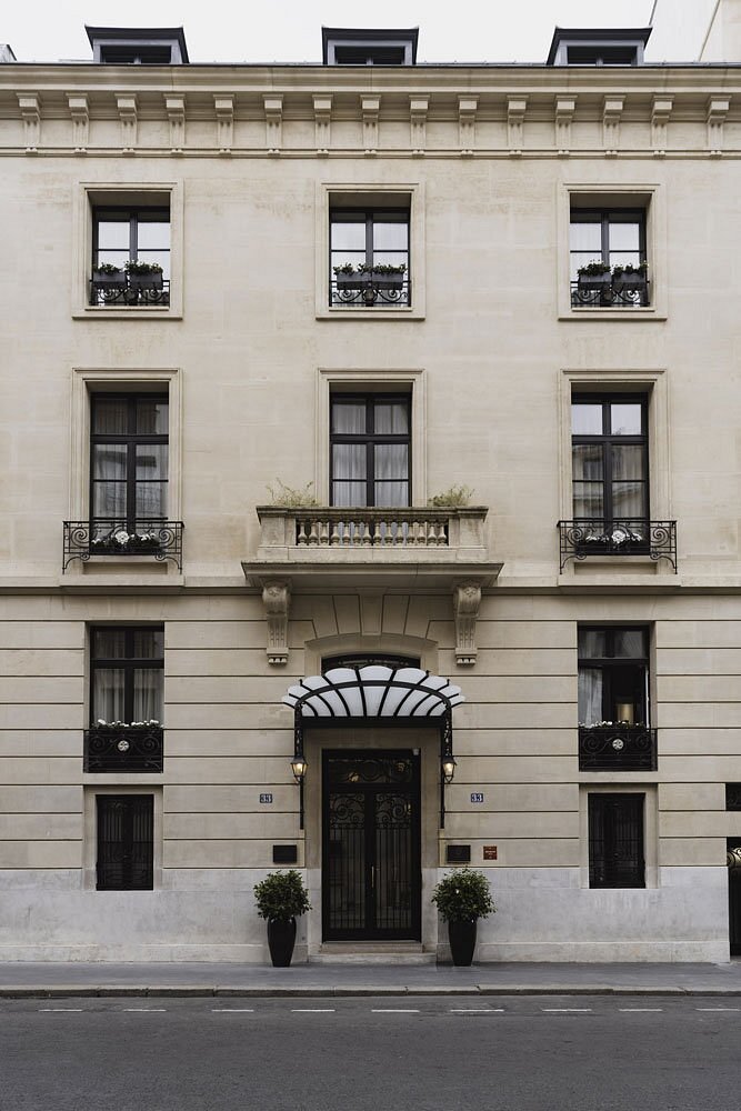 Exterior - Avenue Montaigne - Picture of L'Avenue, Paris - Tripadvisor