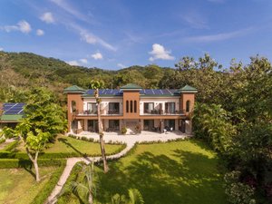 Leyenda Hotel & Restaurant Carillo Beach in Puerto Carrillo