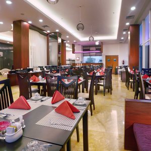Quest Surabaya Cristal Cafe