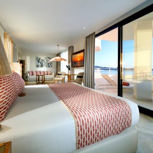 Signature Level Suite Sea View