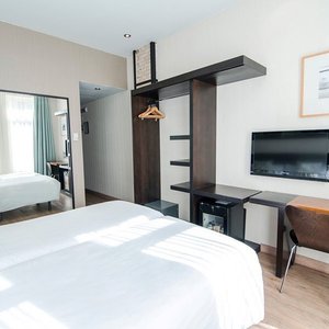 C73D18 Guest Room