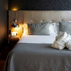 C73D27 Guest Room