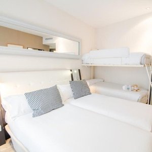 C73D22 Guest Room