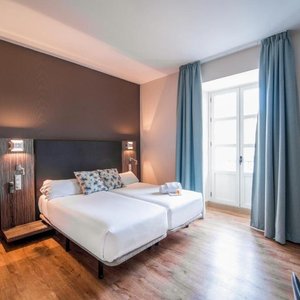 C73D16 Guest Room