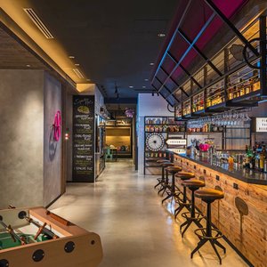 Moxy Bar