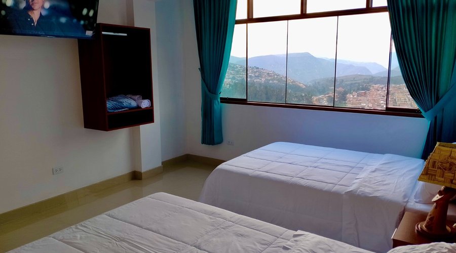 Habitaciones dobles, con vista panorámica a toda la ciudad de Chachapoyas y alrededores estas están equipadas con todos los servicios y comodidades como baño propio, agua caliente, internet, wifi, tv cable.