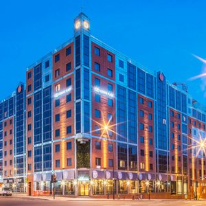An upscale London hotel designed for business and leisure.