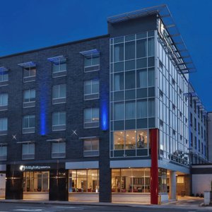 Enjoy our convenient location to Newark Liberty Int'l Airport.