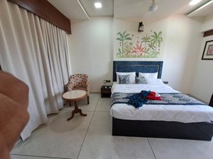 Room & Suite
