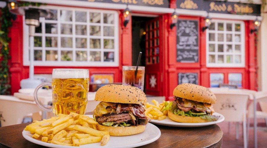 Welcome to King’s Gate Gastropub, the ultimate destination for delicious food, refreshing drinks, and unforgettable experiences!