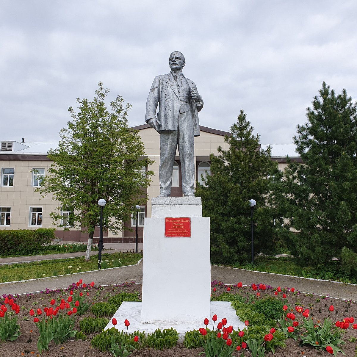 Ленинский калужская область калуга. Ленин памятник Меленки. Артемовский памятник Ленину. Ферзиково Калужская область. Памятник Ленину в Зеленодольске.