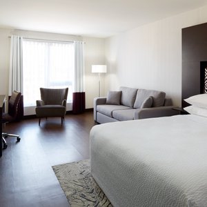 Queen Guest Room