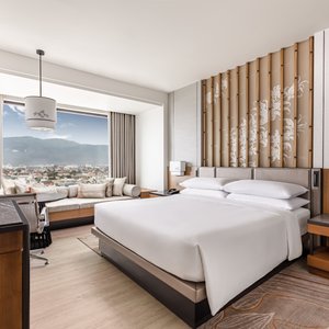 Deluxe Room King Bed