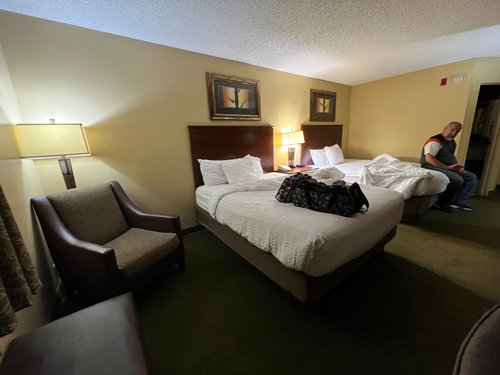 DAYS INN BY WYNDHAM CHEYENNE $73 ($̶1̶3̶2̶) - Prices & Hotel Reviews - WY