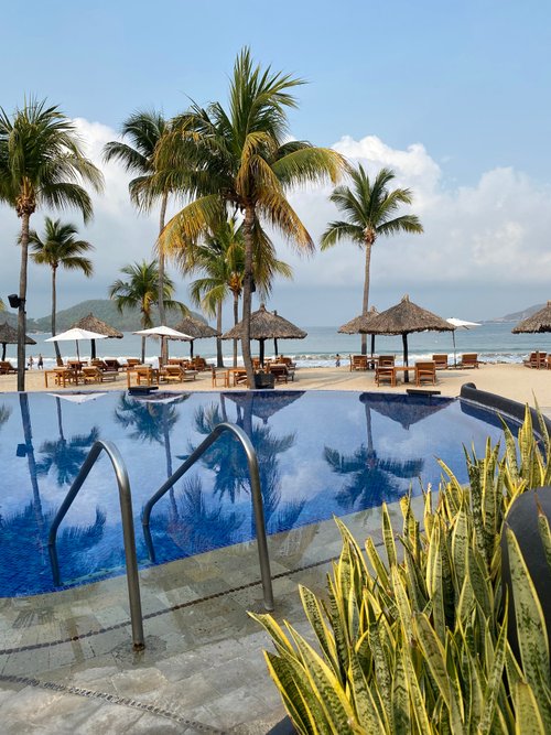 THOMPSON ZIHUATANEJO, A BEACH RESORT - Updated 2023 Prices & Reviews ...