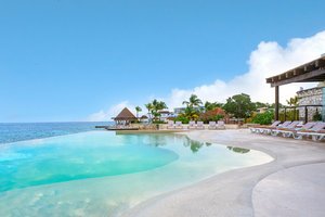 Pool & Beach
