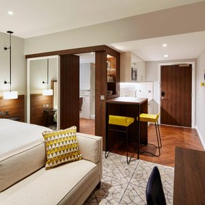 Studio Queen Suite