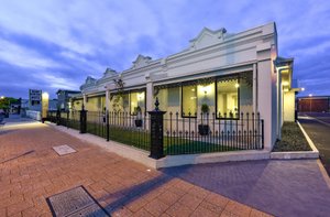 Aloha Central Premium Studios in Mount Gambier