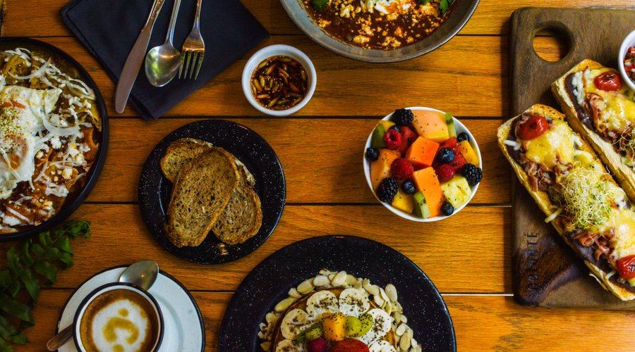 No hay mejor forma de empezar el día que con un desayuno completo.  💚👇 @colonte_hotel origen