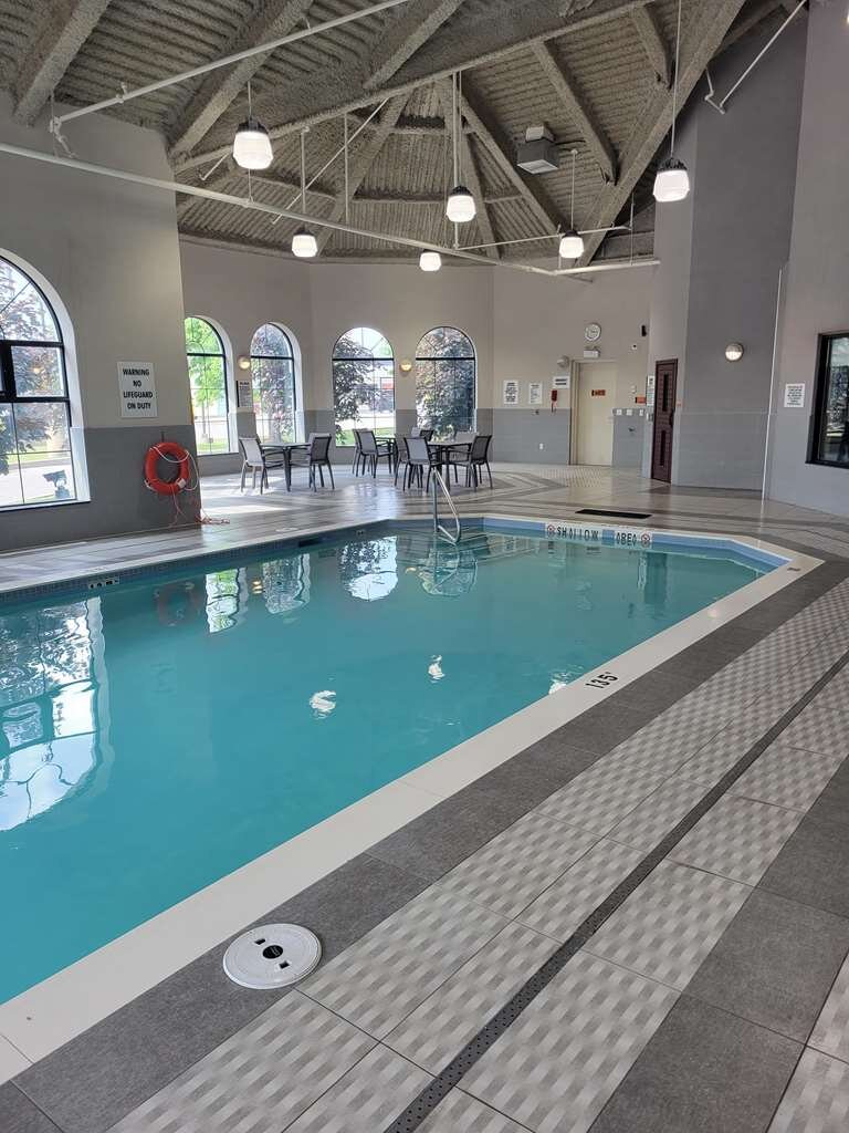 Best Western Plus Executive Inn Pool: Pictures & Reviews - Tripadvisor