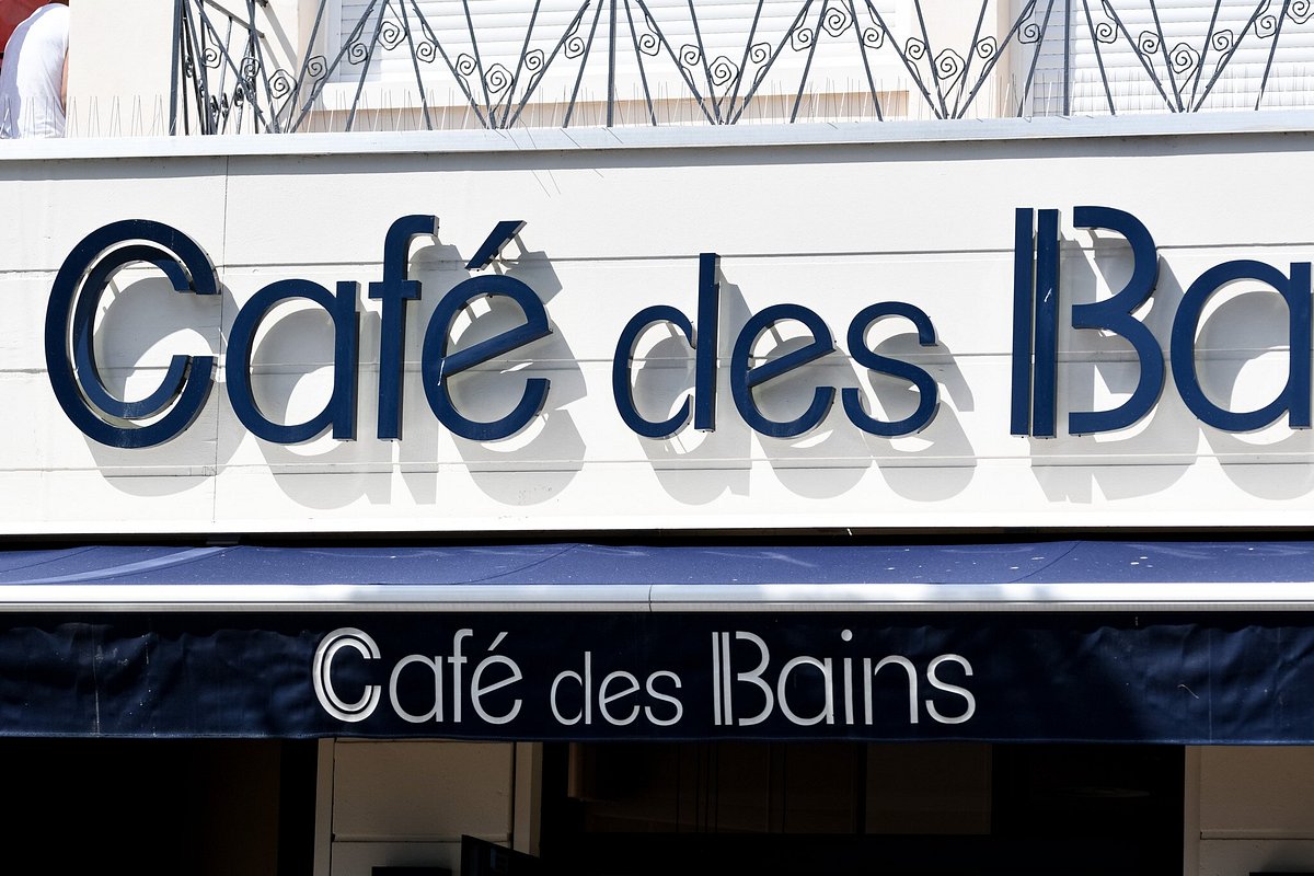 Le Café Des Bains