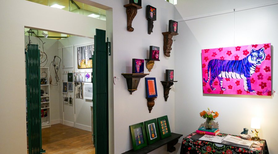 Arrow Creative Artist's Studio-Dorothy Art
