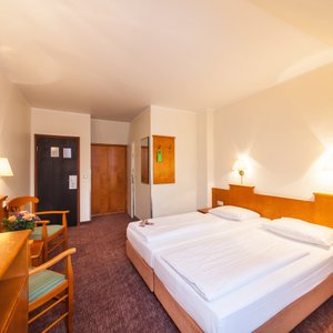 Standard triple room - Novum Hotel Ahl Meerkatzen Cologne