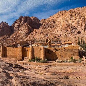 10 Day Trips from Cairo to Explore Egypt's Rich Heritage - Sinai Peninsula: Mount Sinai and St. Catherine's Monastery