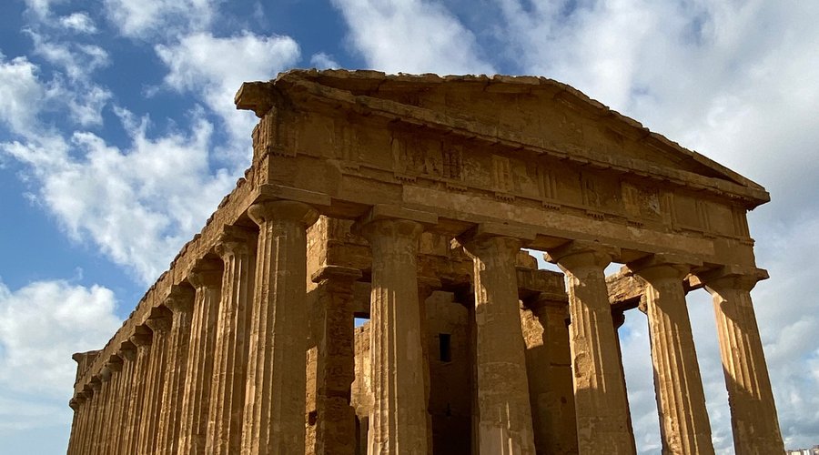 The magnificent Temple of Concordia, built around 2500 years ago, incredibly preserved, shows us the glory and splendor of ancient Akragas and the genius and strength of its people.