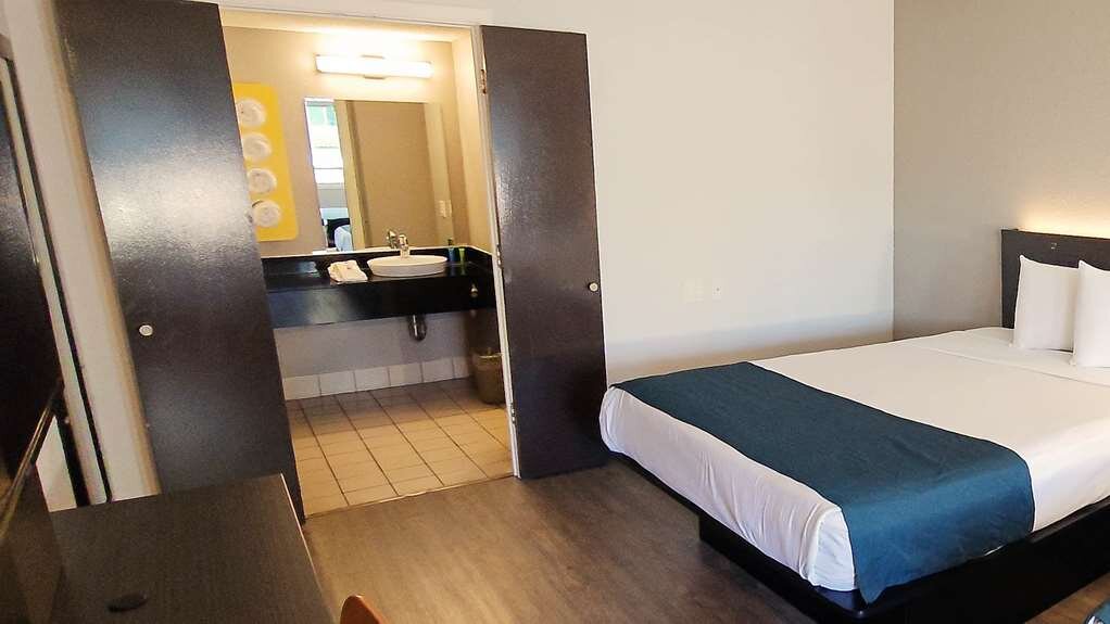 Motel 6 Anaheim Maingate UPDATED 2023 Prices Reviews Photos CA   Motel Anaheim Ca Single 