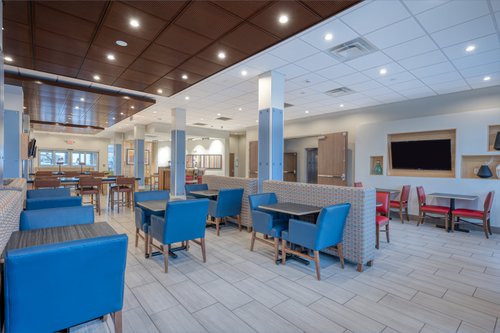 HOLIDAY INN EXPRESS & SUITES ST. LOUIS - CHESTERFIELD, AN IHG HOTEL ...