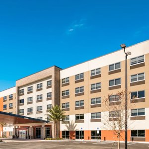Holiday Inn Express & Suites, Next to iFly, Top Golf Jacksonville