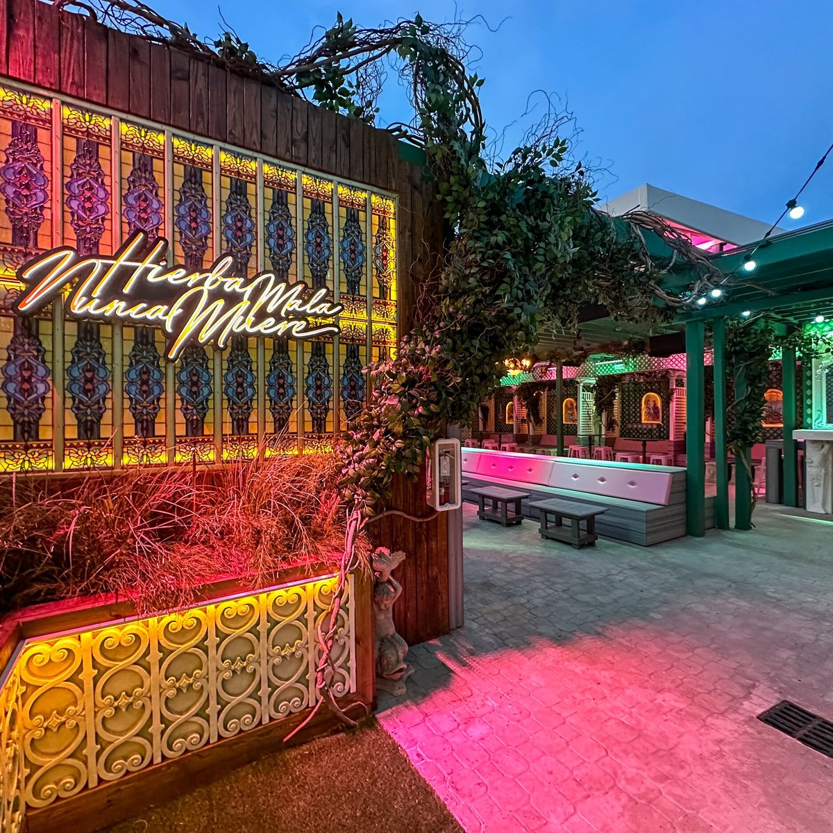 1 Rated Wynwood Bar  Wynwood Restaurant & Sports Bar - Grails Miami