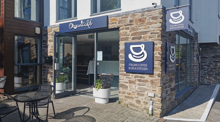 Italian Coffee shop family run. Homemade cakes , Paninis Italian Style, fresh salad and of course our Organic Coffee, 100% Arabica beans and single Origin.