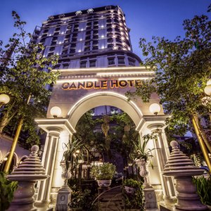 Mặt tiền của khách sạn 4 sao SUPER HOTEL Candle.