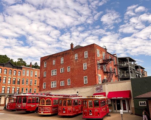 Galena, Illinois: Downtown Charm, Resort Life, Hiking and Wineries