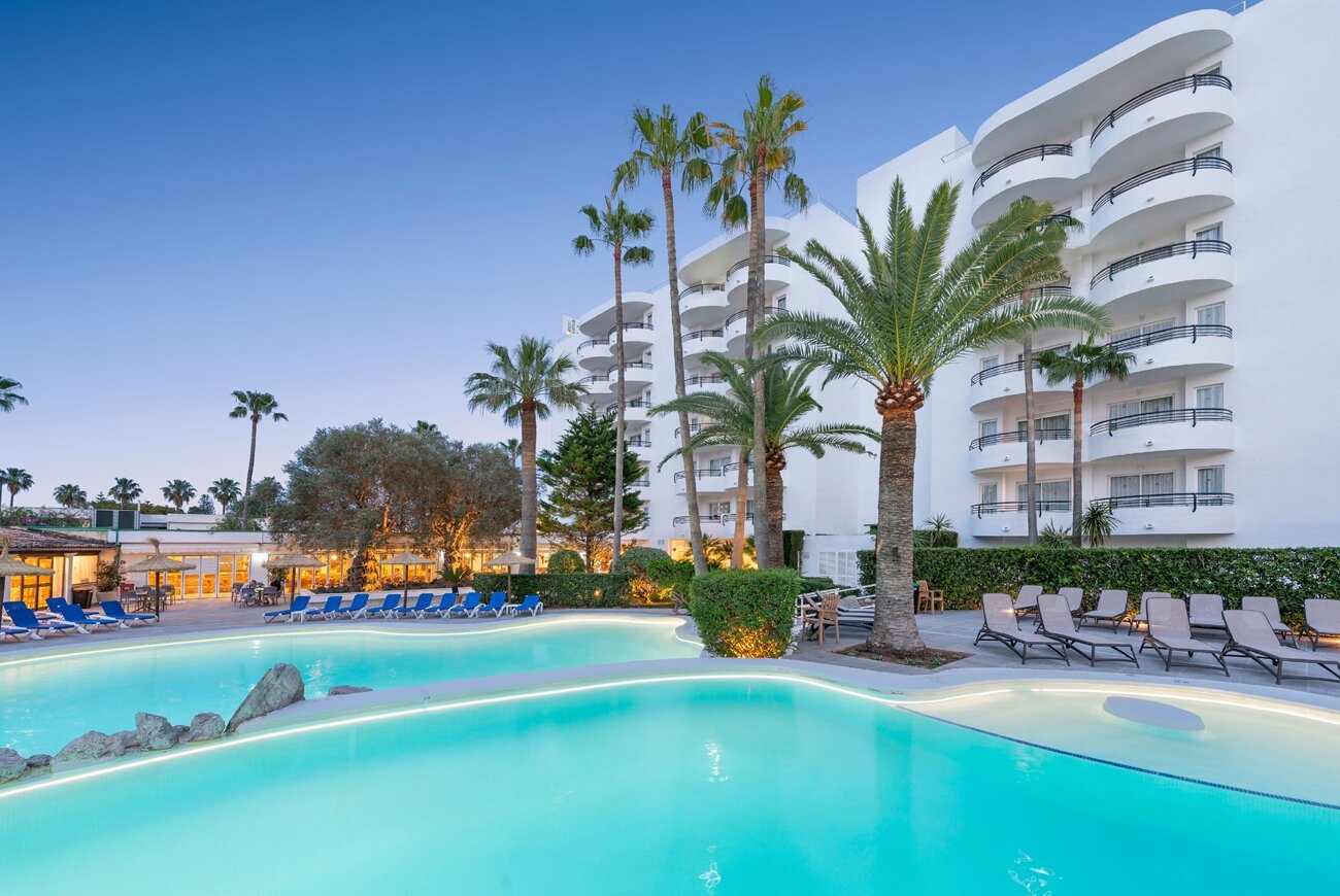 APARTHOTEL ALCÚDIA BEACH - Prices & Hotel Reviews (Majorca, Spain)